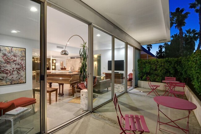 Building Photo - Mid-Century Steel Oasis in Palm Springs (Monthly Only - No Long Term)