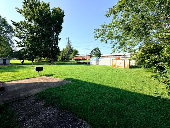 Building Photo - 1711 Clarence Dr