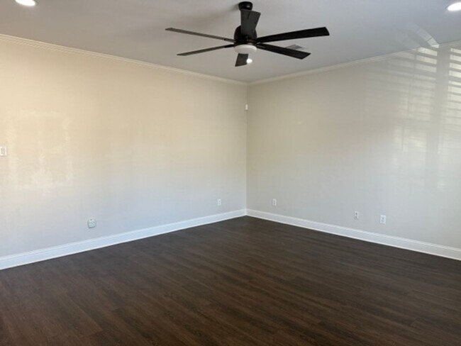 Building Photo - Rare Baylor Bubble Rental | Walk to Campus | 4 Bed / 3 Bath