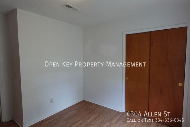 Building Photo - 4304 Allen St