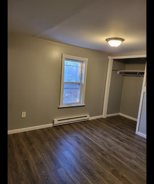 Building Photo - 107 Canaan St