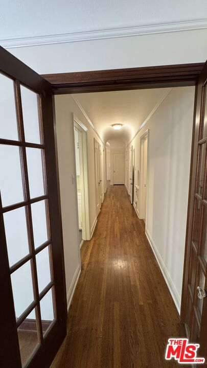 Building Photo - 328 N Sycamore Ave