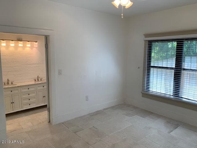 Building Photo - 702 S 1st St