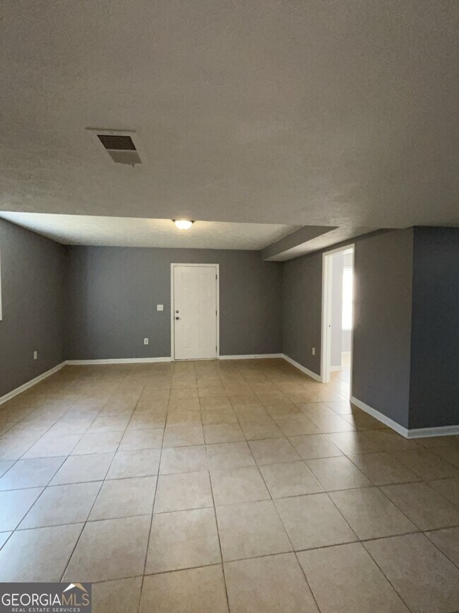 Building Photo - 1682 Charmeth Rd