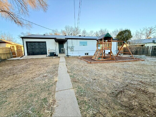 Building Photo - Gorgeously Updated Pueblo Home