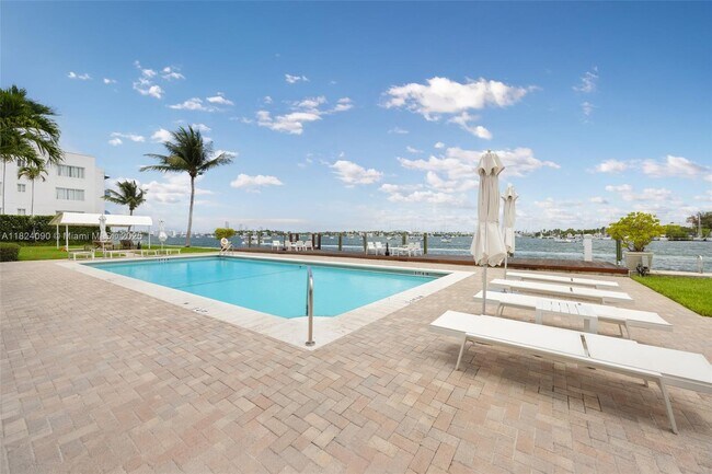 Building Photo - 1110 Venetian Way