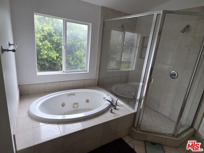 Building Photo - 4936 Beloit Ave