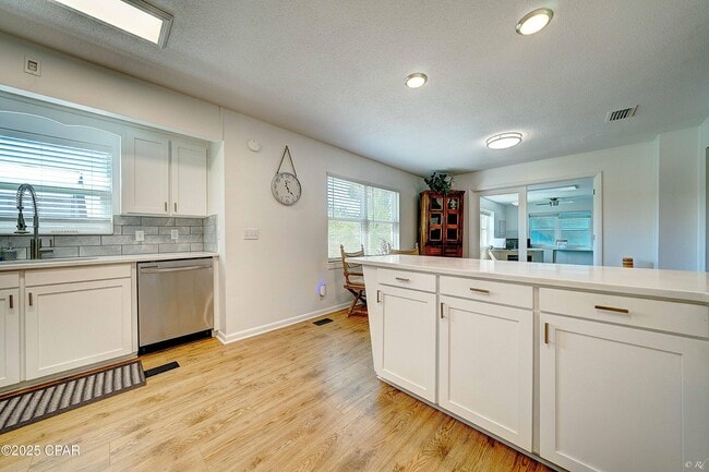 Building Photo - 2615 W 11th St