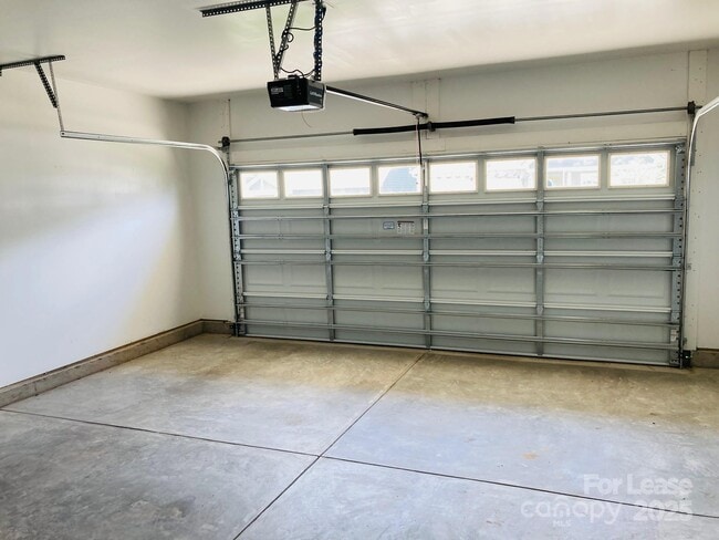 Building Photo - 6140 Pier Dr