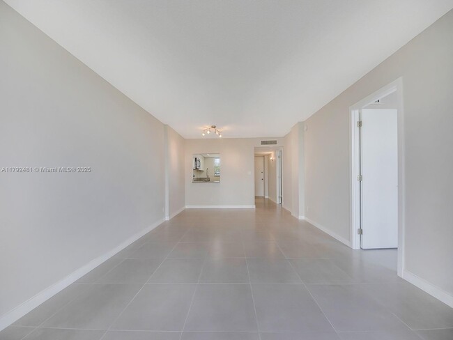 Building Photo - 108 Royal Pk Dr