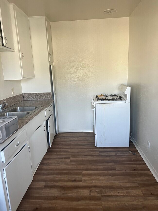 Kitchen - 108 W 105th St