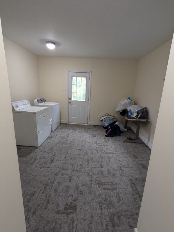 Building Photo - 8025 Gordon Dr