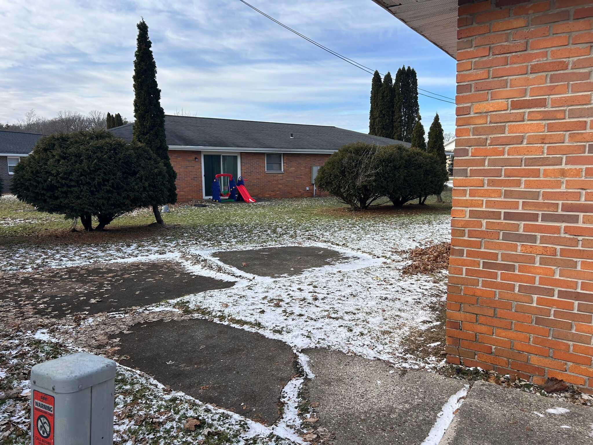 Building Photo - 1371 Shirley St