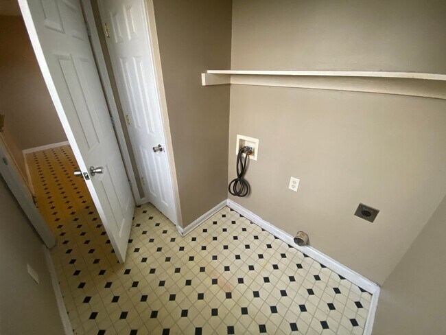 Building Photo - 205 Main