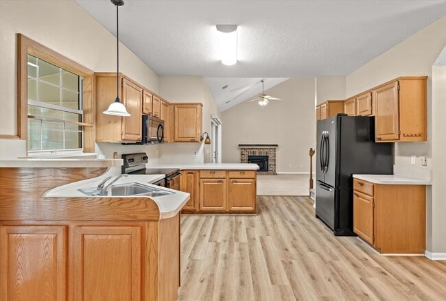 Building Photo - 3 BR, 2.5 BA, 2 Car Garage -- Charleston N...