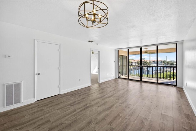 Building Photo - 1805 Mariner Dr