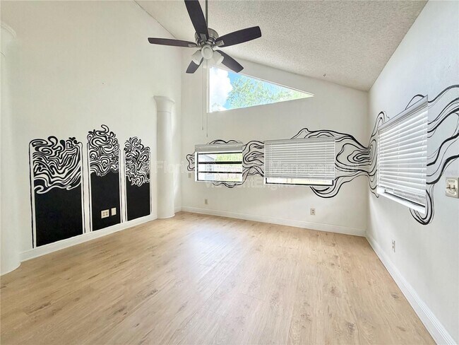 Building Photo - 10227 Comfort Cir