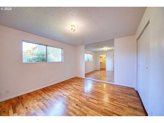 Building Photo - Great 4 Bedroom Eugene Home!