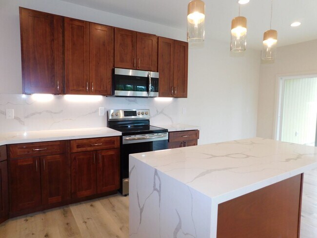 Building Photo - Kailua home on Kawainui canal, paddlers paradise, pet friendly