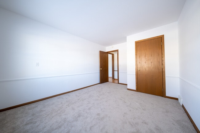 Building Photo - 5209 W 61st St