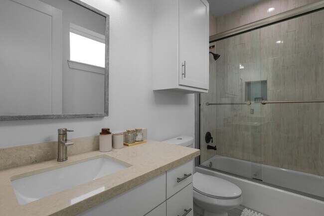 Building Photo - 6415 Bowling Green St