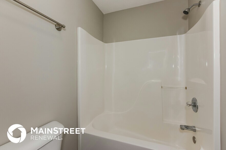 Building Photo - 160 Walton Trce S