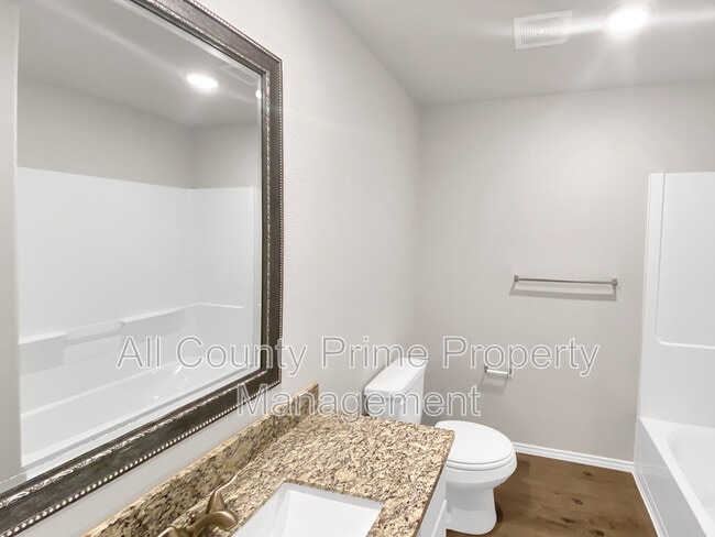 Building Photo - 807 Commanche Rd