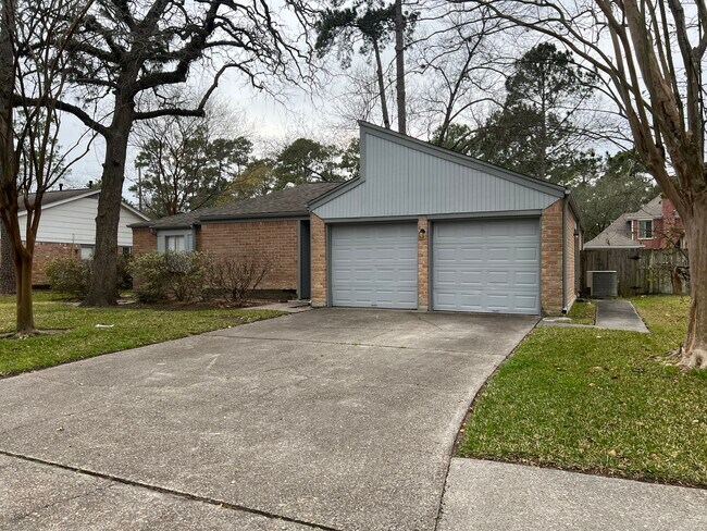 Building Photo - 14715 Spring Lake Dr