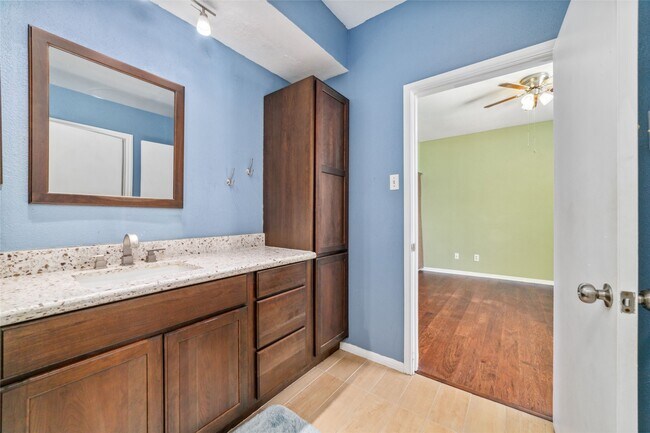 Building Photo - 2121 El Paseo St