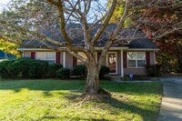 Building Photo - Beautiful 3 Bed 2 Bath home located in Greensboro!