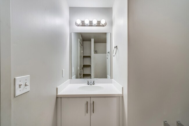 Building Photo - 1081 W 993 N