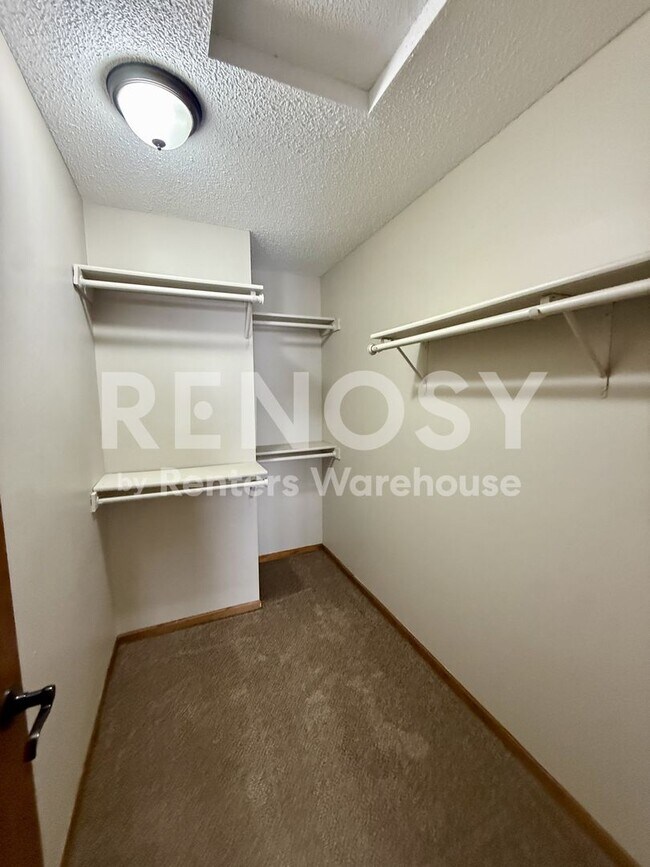 Building Photo - 6762 Gretchen Ct N