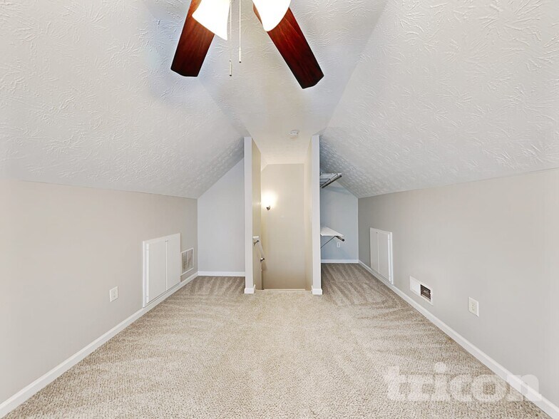 Building Photo - 70 Home Pl Dr