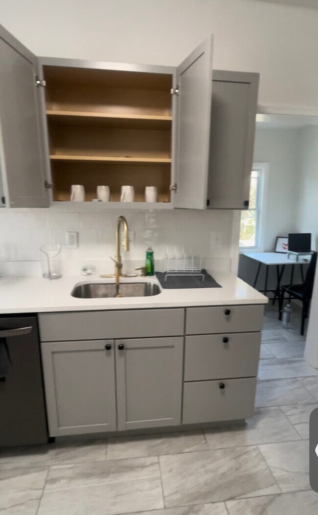 Building Photo - 5258 Saint Charles Ave