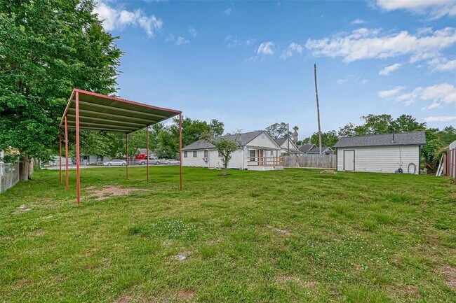 Building Photo - 7119 Farnsworth St