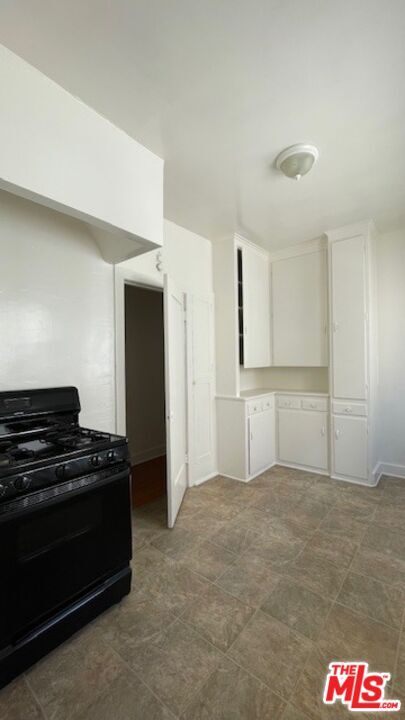 Building Photo - 635 N Plymouth Blvd