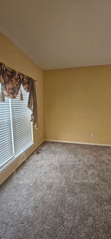 Building Photo - 809 Midjay Dr