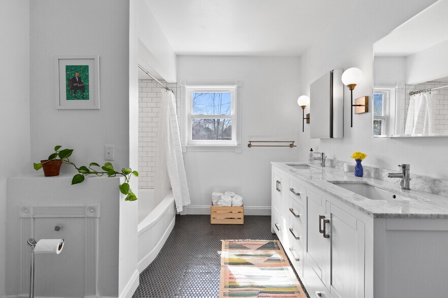 Building Photo - 1531 Vinewood St