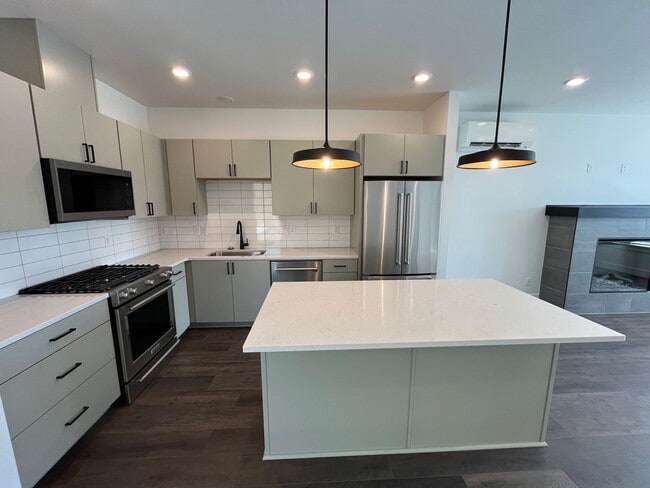 Building Photo - New Construction Townhome in Sisters