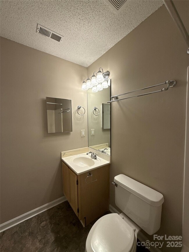 Building Photo - 517 Iverson Way