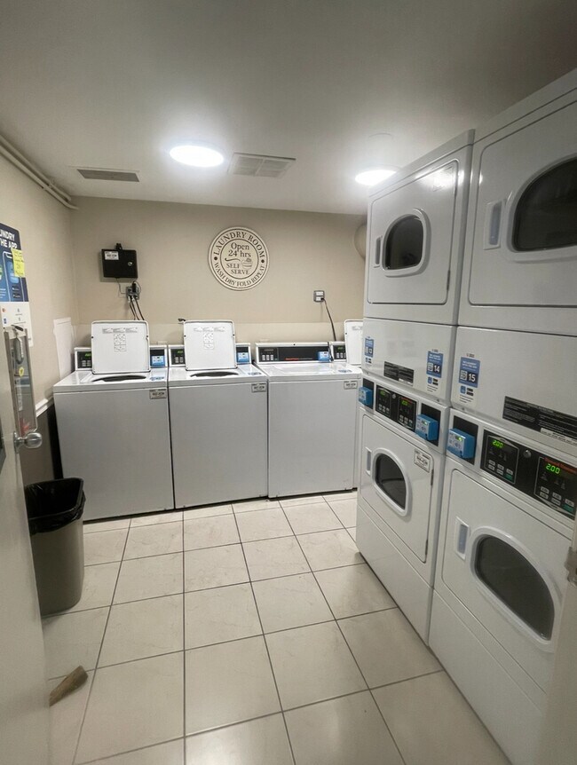 Building Photo - 6730 S South Shore Dr