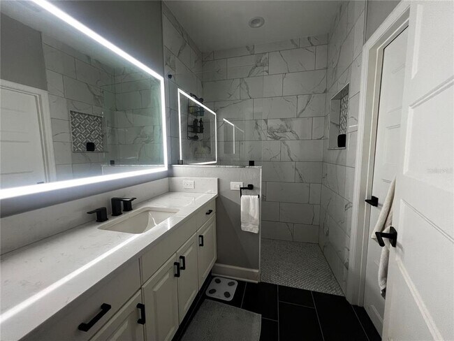 Building Photo - 250 SW 145th Dr