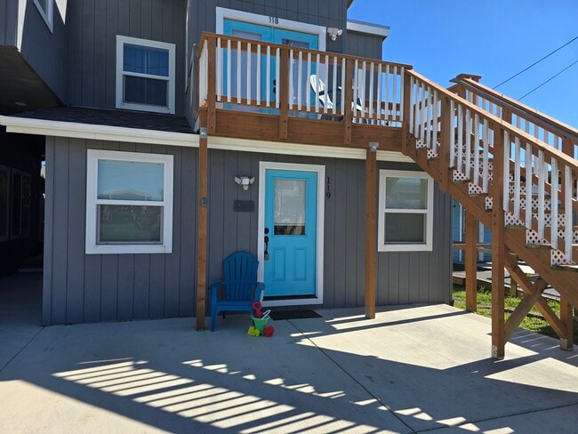 Building Photo - 119 S Pacific St