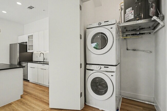 Building Photo - 2217 N Fitzhugh Ave