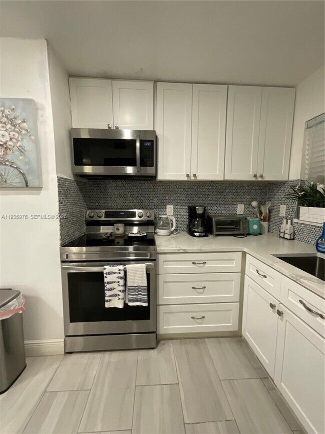 Building Photo - 820 NW 87th Ave