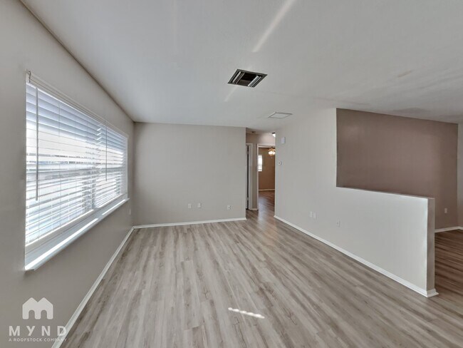 Building Photo - 7511 Hawthorn Dr