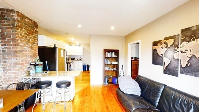 Building Photo - 76 E Brookline St