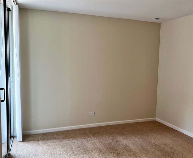 Building Photo - Bright and Relaxing 3rd floor OPEN CONCEPT 1 Bed / 1 Bath Condo For Rent! In-Unit Washer & Dryer!...