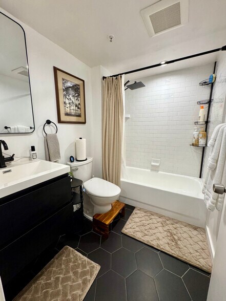 Building Photo - 828 Innes Ave