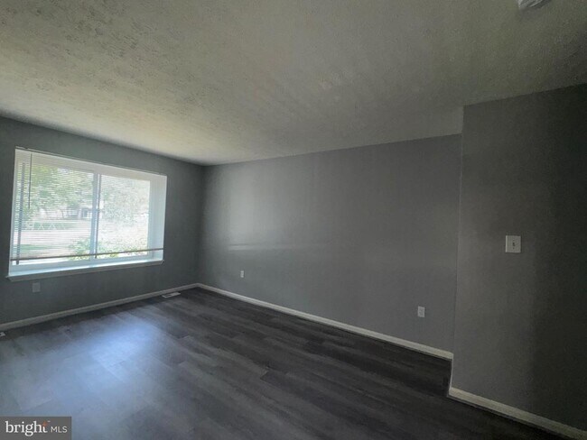 Building Photo - 7233 Mill Creek Ct